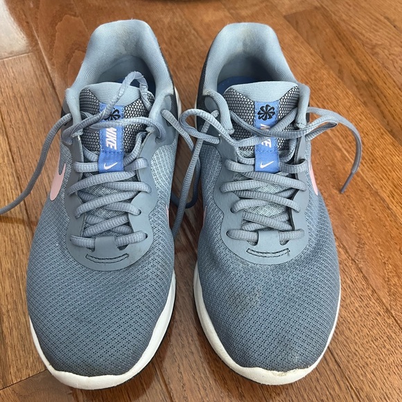 Nike womens running sneakers great condition gray and pink size 9 - Picture 3 of 10